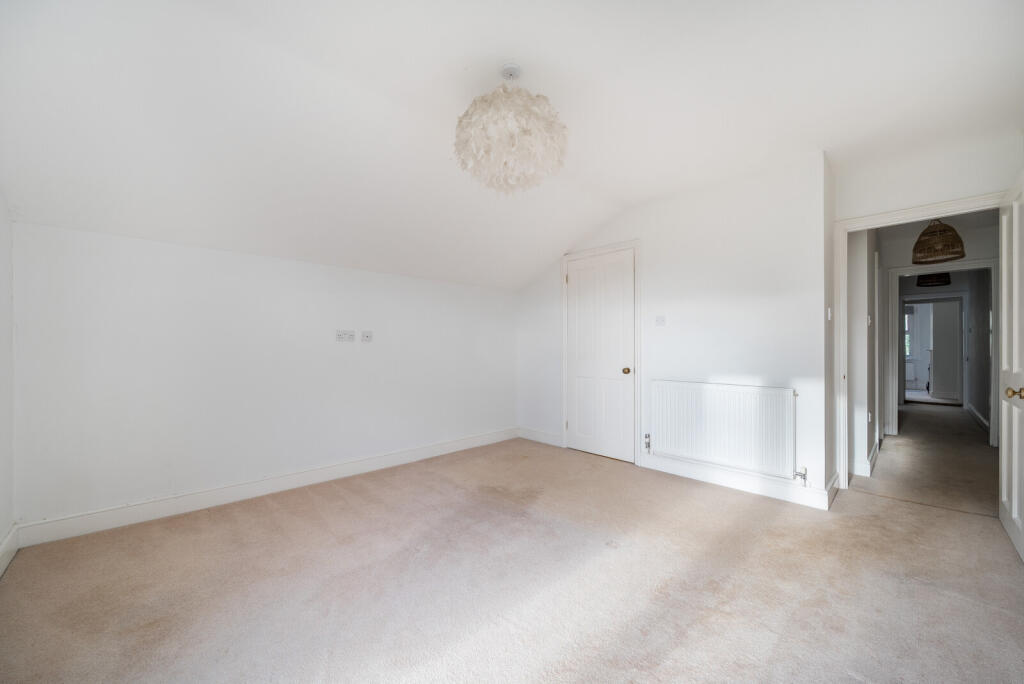 Saunders Lane, Woking, GU22