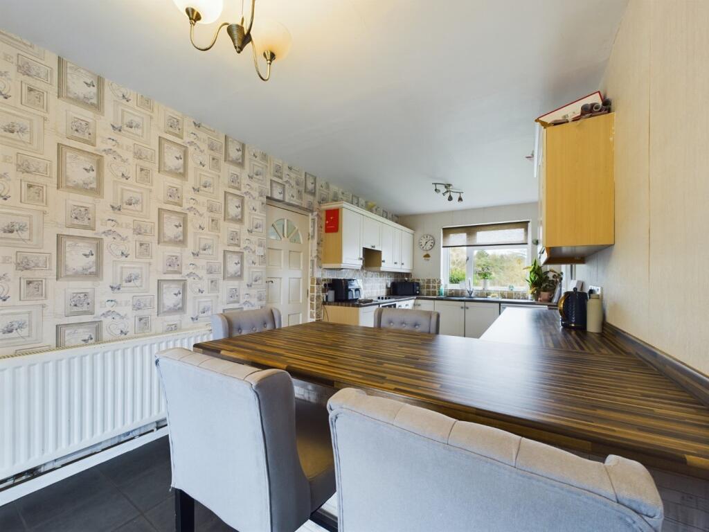 Kitchen/Breakfast Area