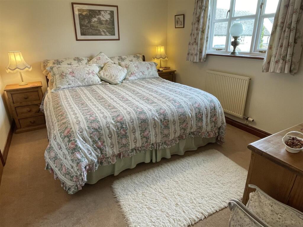 Bedroom 1.JPG