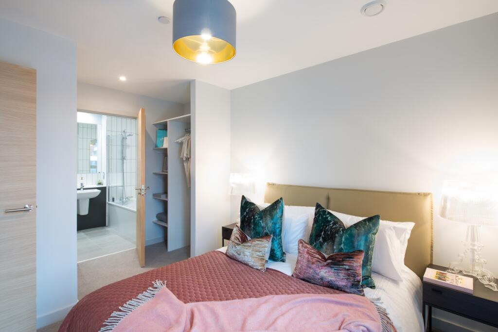 Bedrooms (4)
