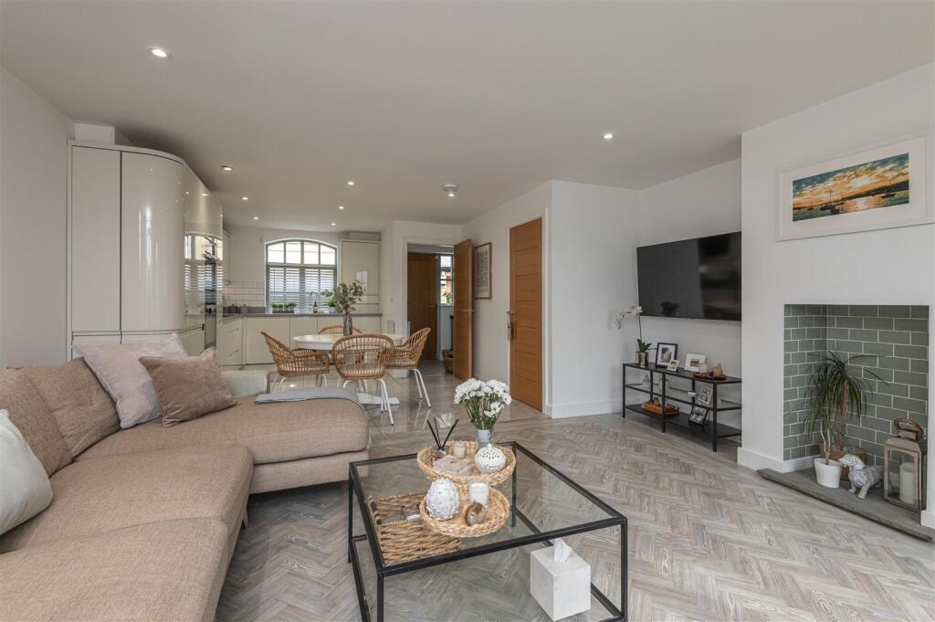 Lounge/Kitchen
