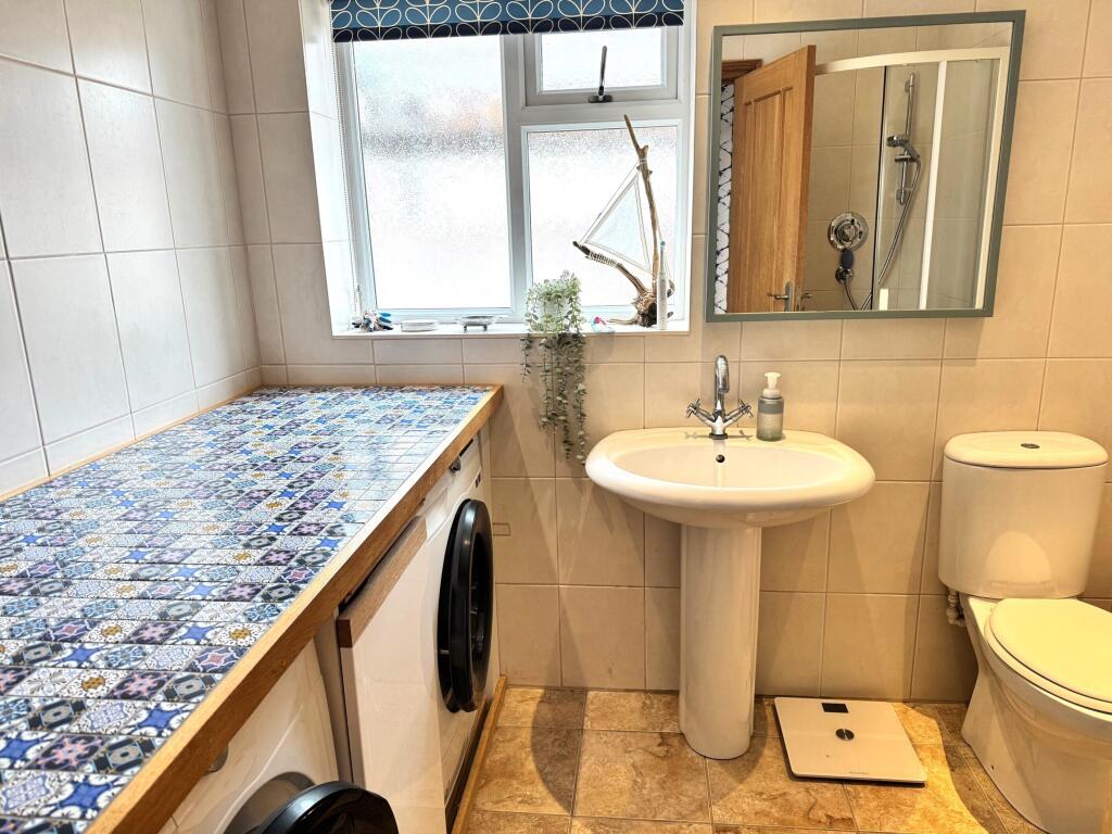 G.Floor Shower/Utility Room