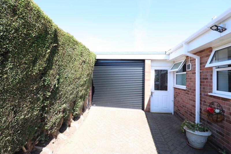 GARAGE &amp; ANNEXE
