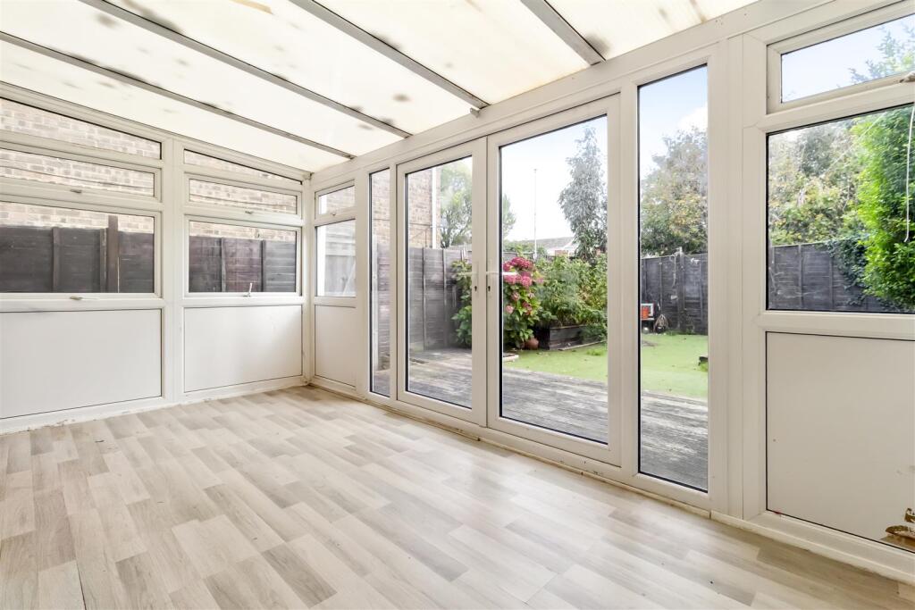 14 Willow Crescent-006.JPG