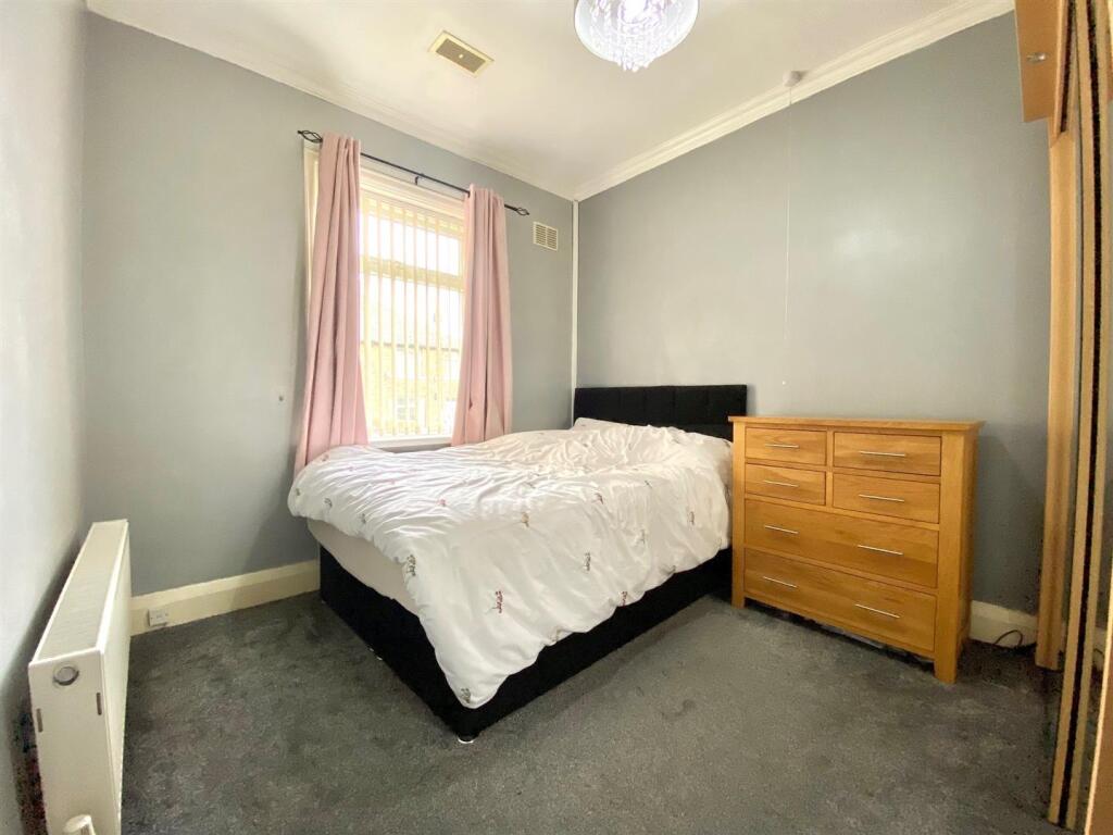 bedroom1.jpg