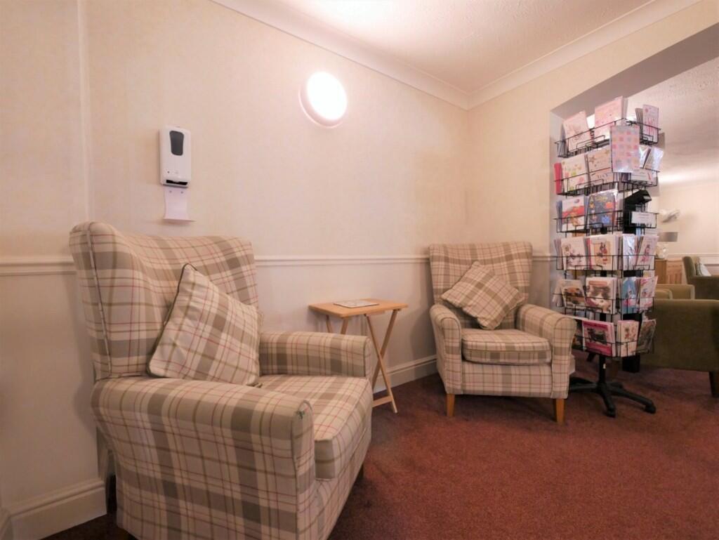 RESIDENT'S LOUNGE...