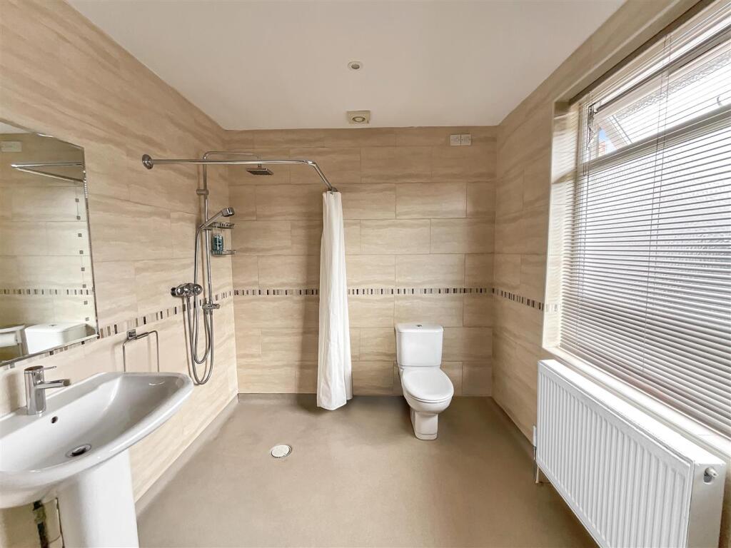 En-Suite Wet Room (Bedroom One)