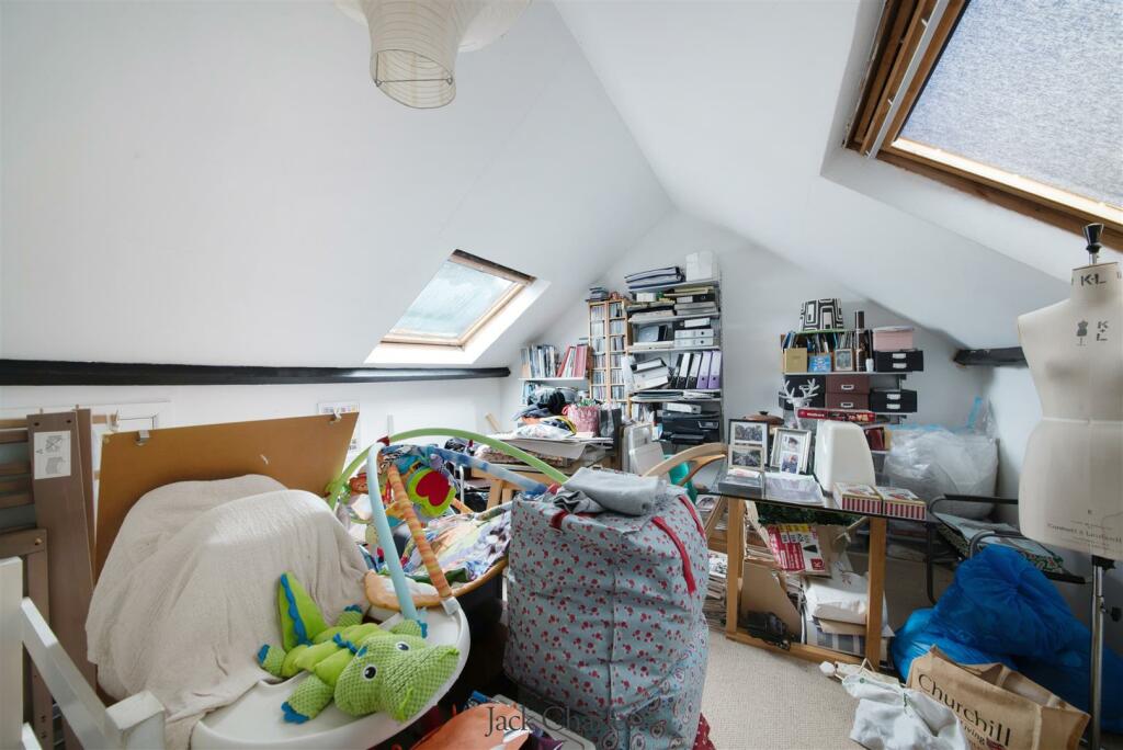 7 Mill Crescent1.jpg