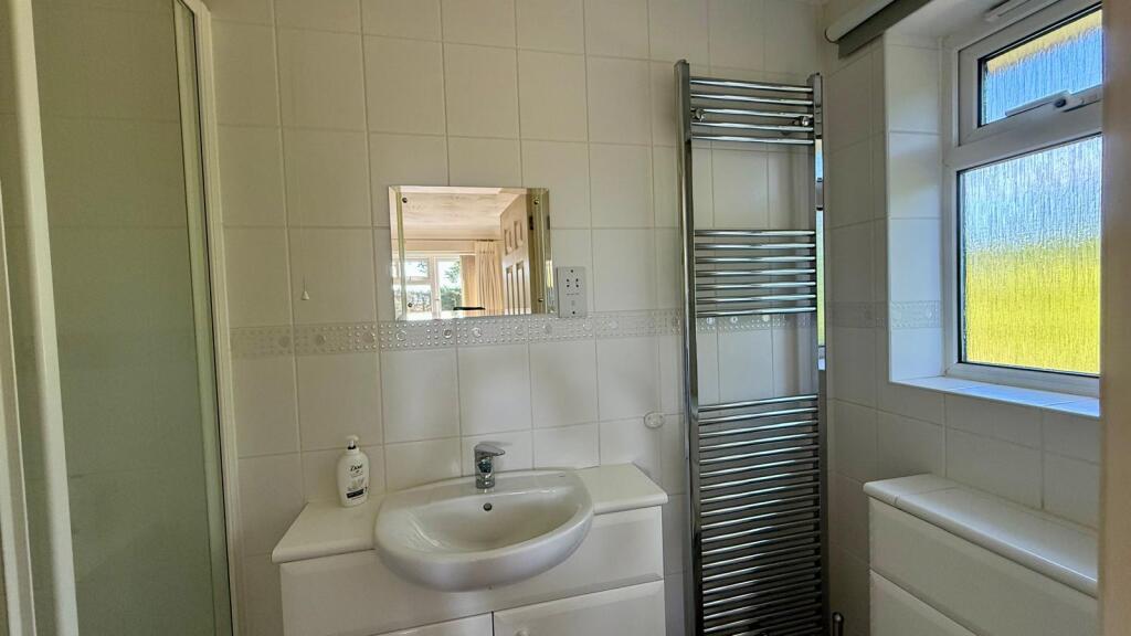 ensuite.jpg