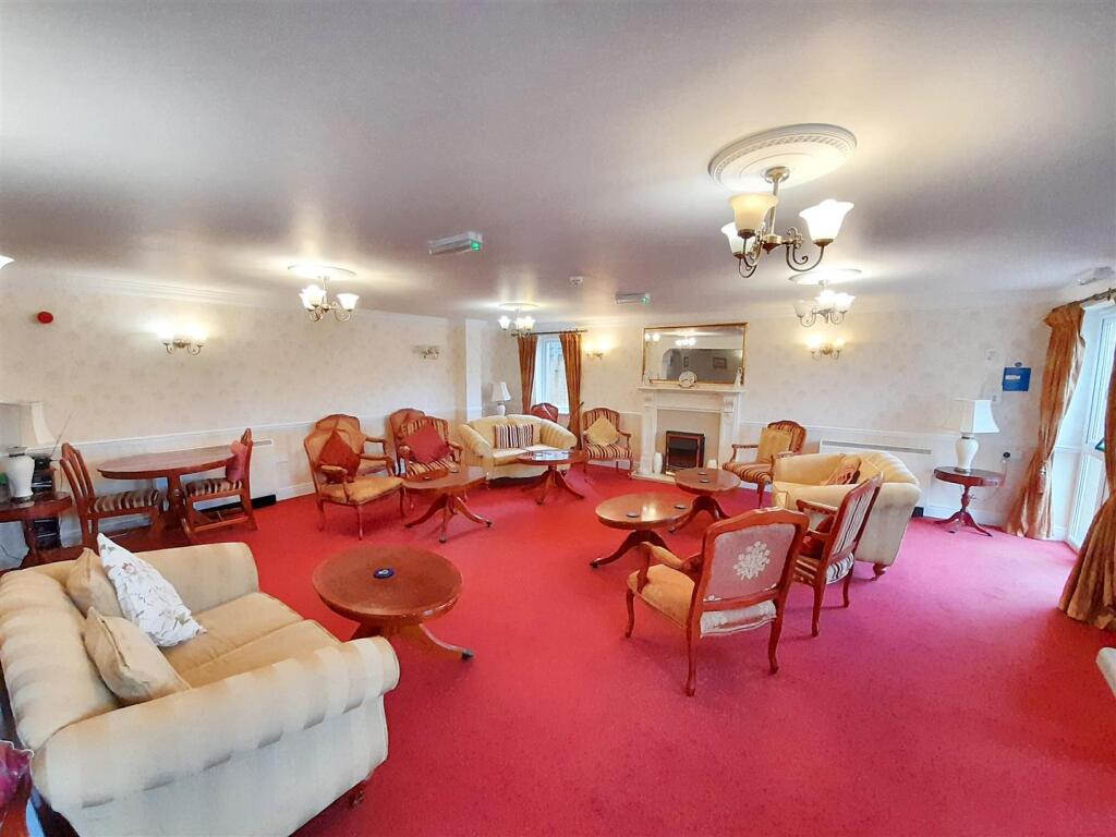Residents lounge 1 new.jpg