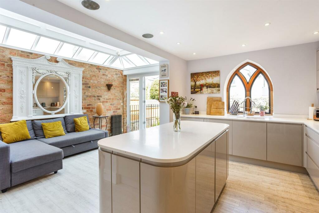 70904_Orwell Villa (10)_low.jpg