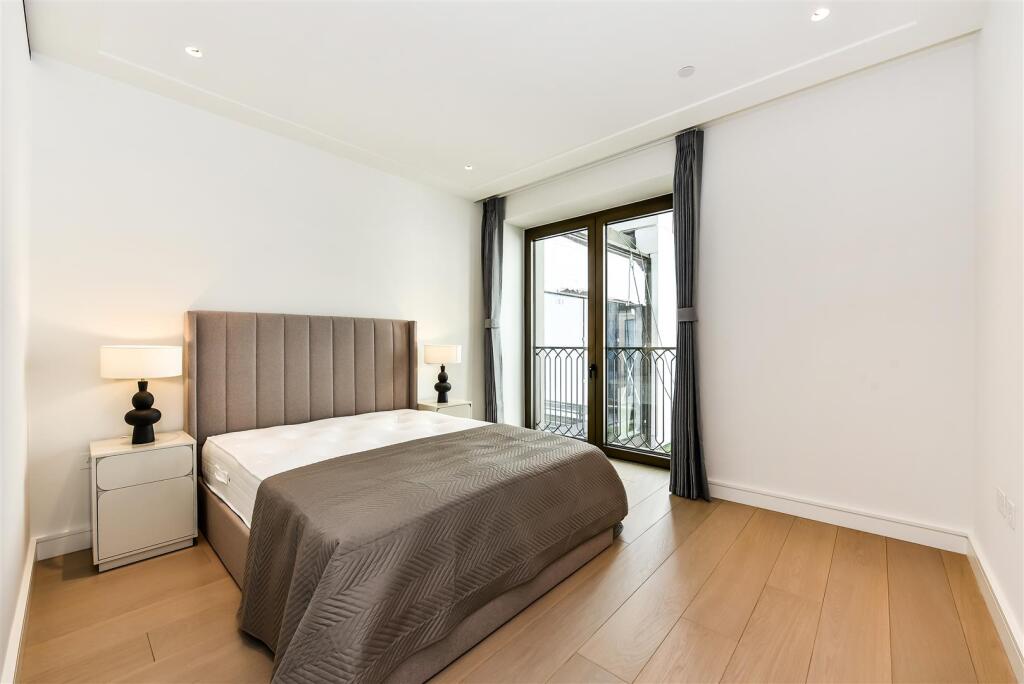 53 Holland Park Gate-1.jpg