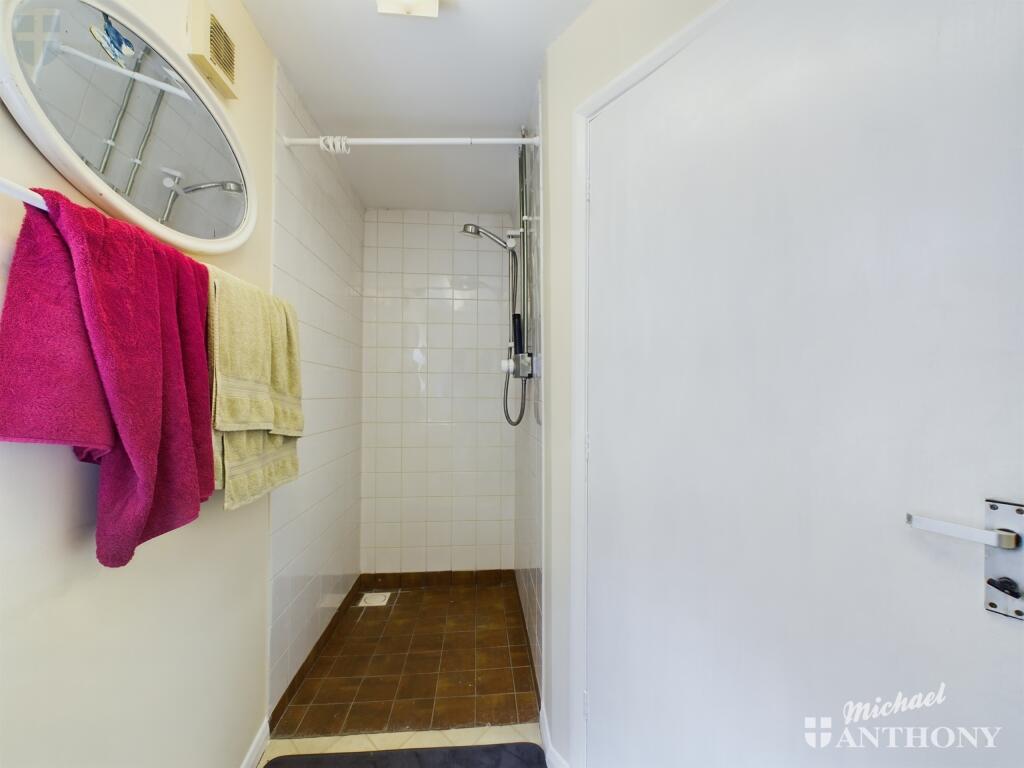 CAM03218G0-PR0313-STILL028