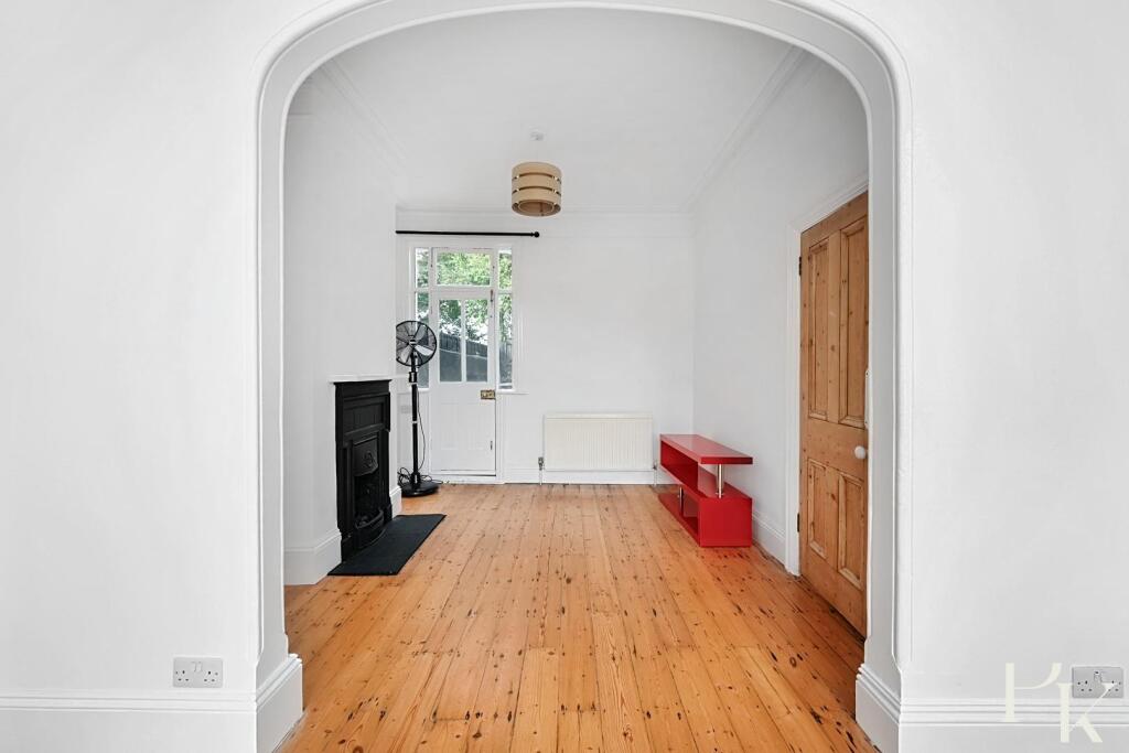 17 Marine Avenue BN3 (3).jpg