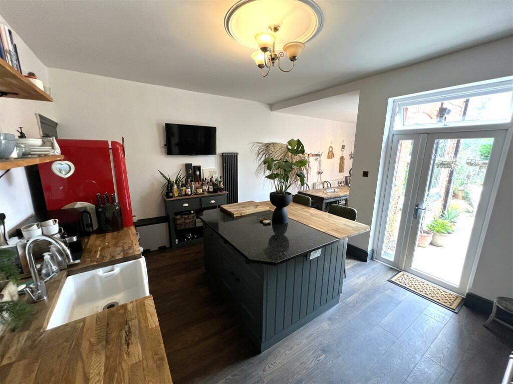 Kitchen Dining B.JPG