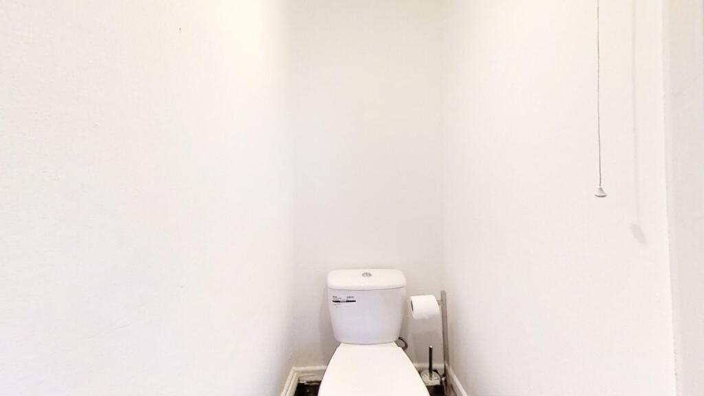 25-Burns-Street-Bathroom(1).jpg