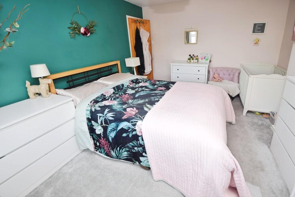 208b65ea-Bedroom ...