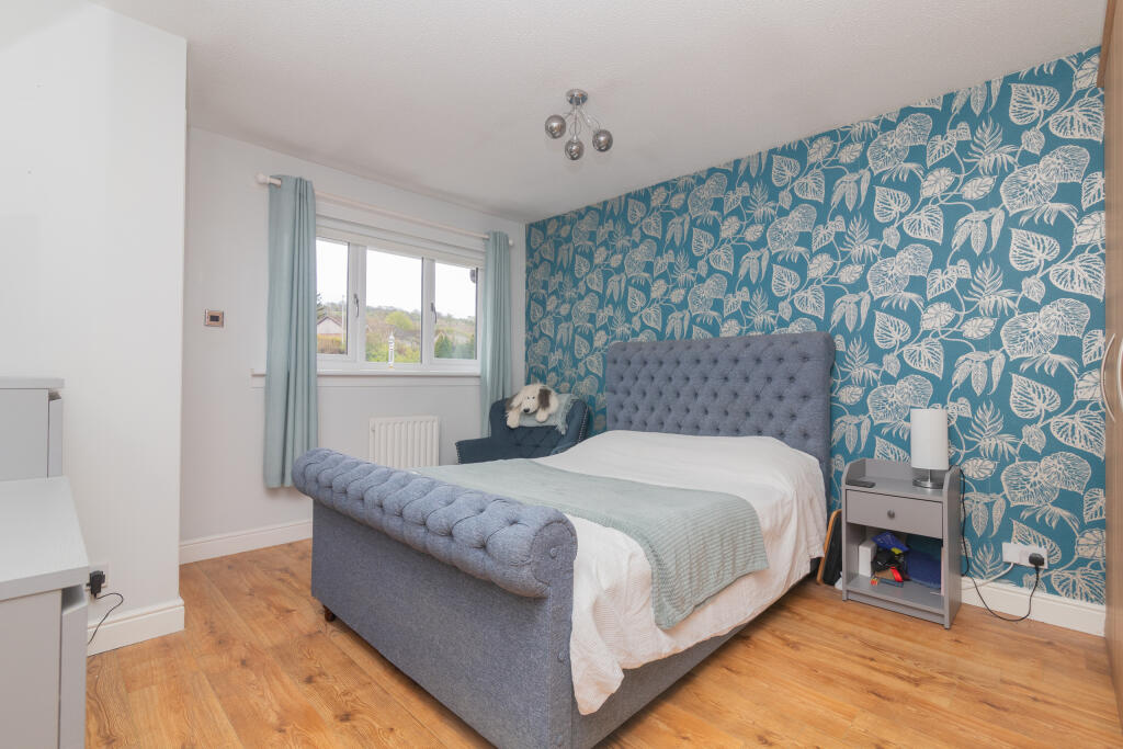 32 torbracken howwood, johnstone pa9 1dy L-22