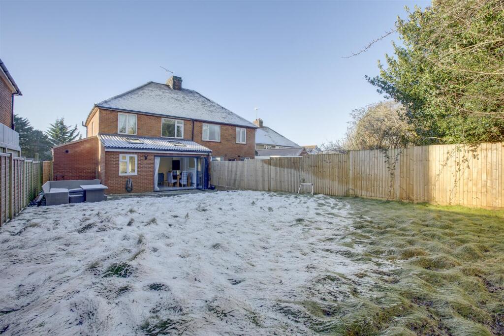 6 The Crescent, HP13 6JY-14.jpg