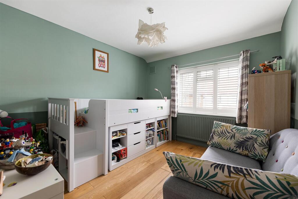 Douglas Avenue - E17