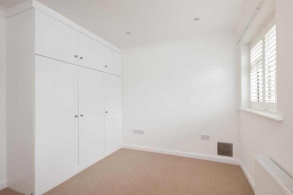 31 Nine Acres Close-9.jpg