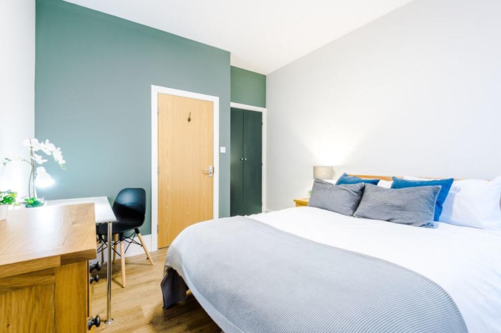 250JR - Bedroom