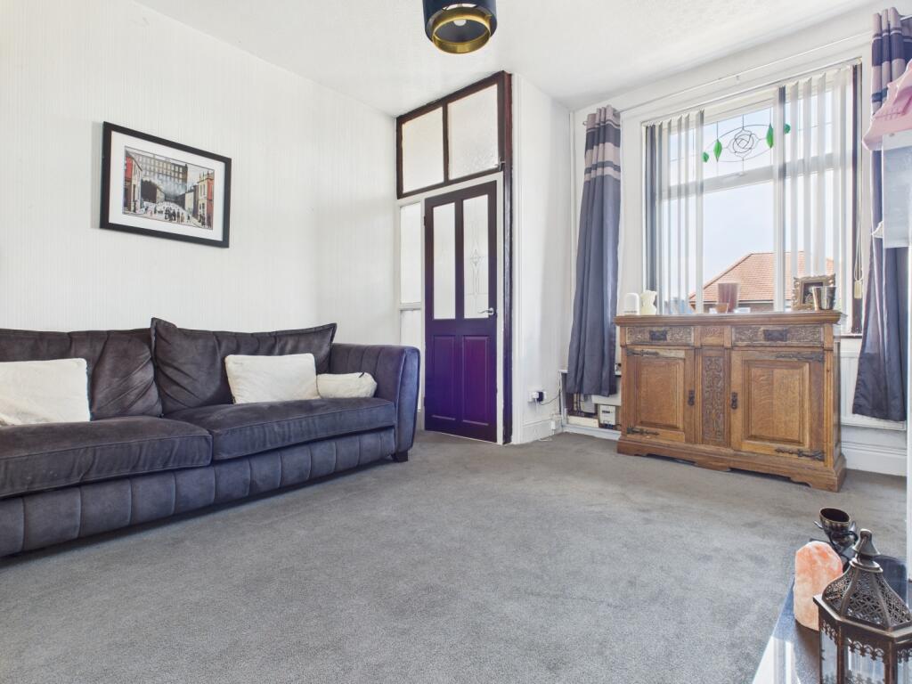 CAM03729G0-PR0089-STILL020