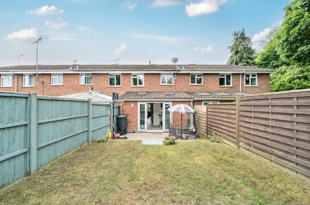 1294603-5-682af49...