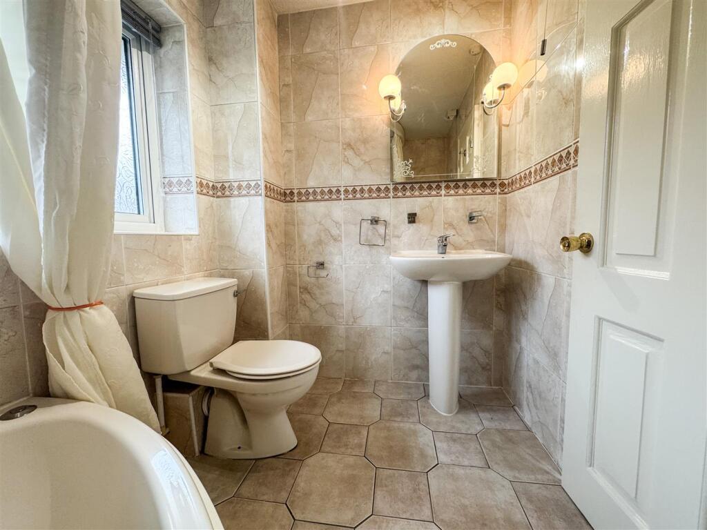 FAMILY BATHROOM