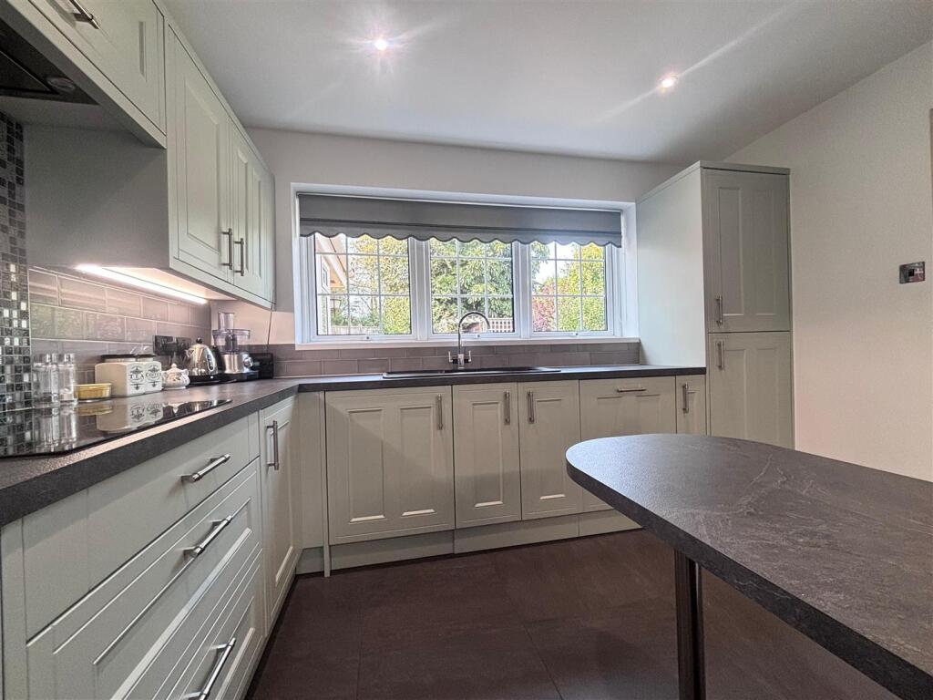 kitchen1.jpg