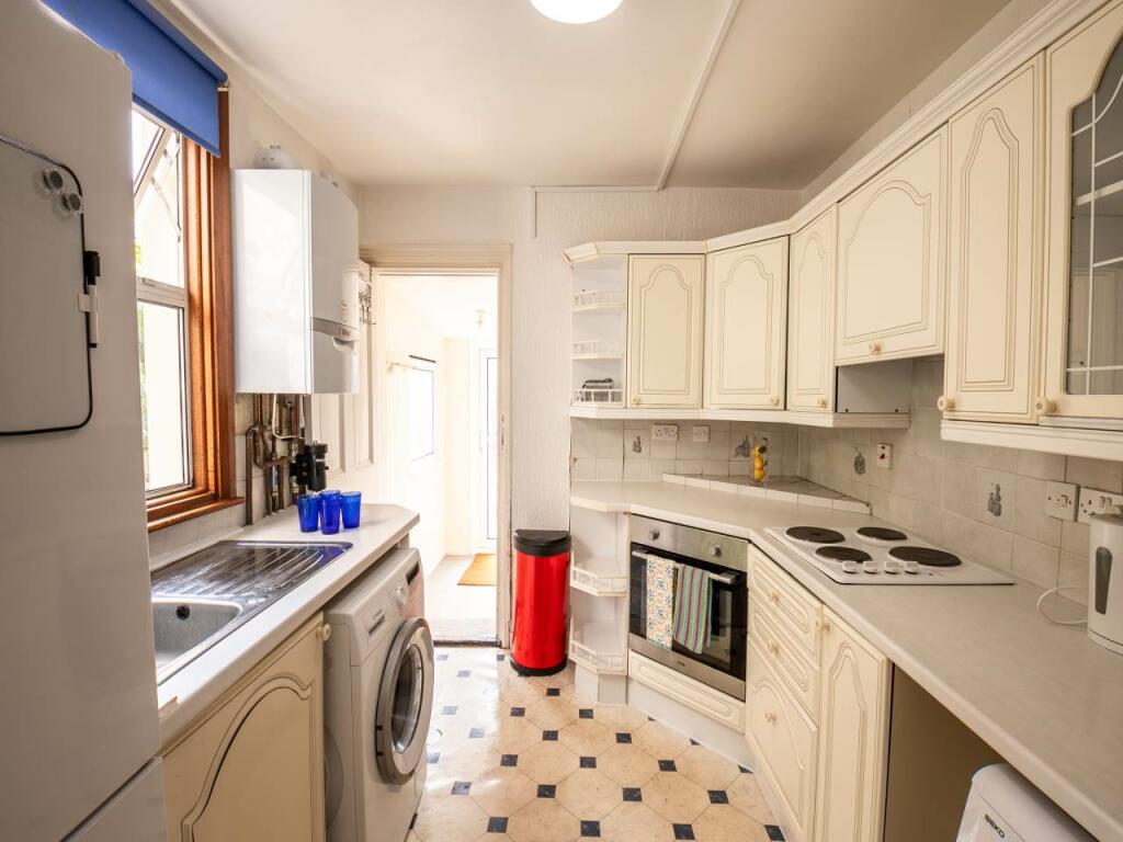 28Guildford_studenta