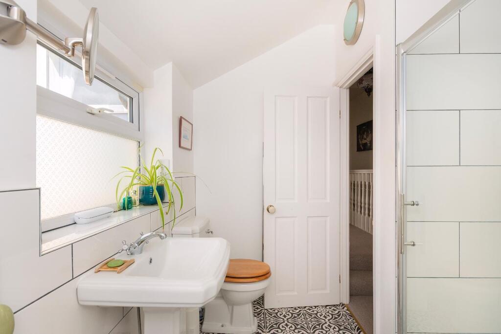 1B9RKE - Bathroom A.jpg