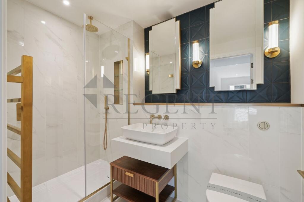 Main ensuite