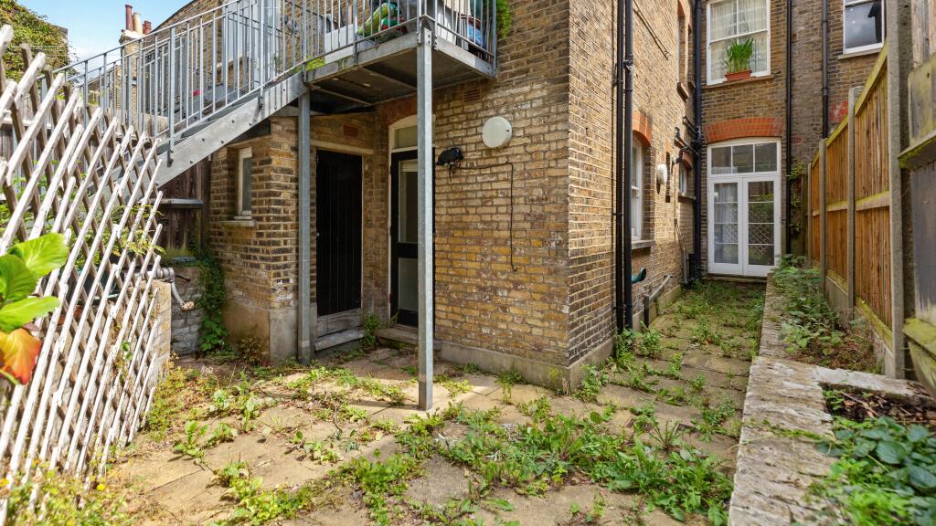 Flat A, 24 Atherfold Road, Clapham, London, SW9 9LW