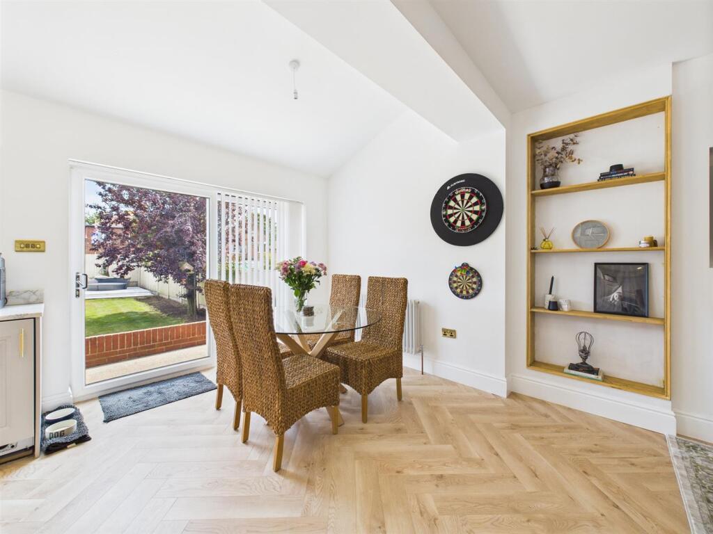 Dining/living: