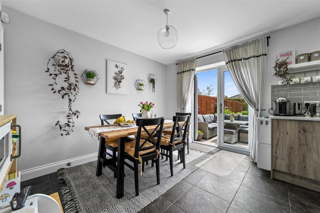 KITCHEN DINING