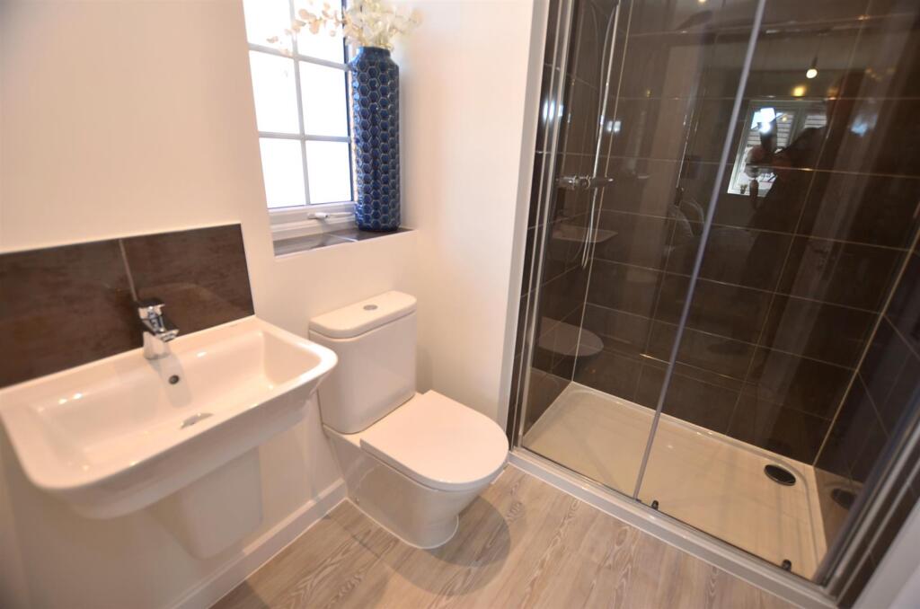 Shower Room/En Suite