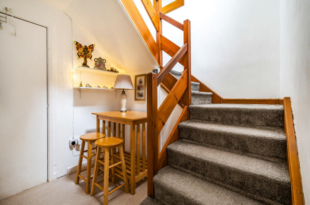 Annexe Hall/Stairs