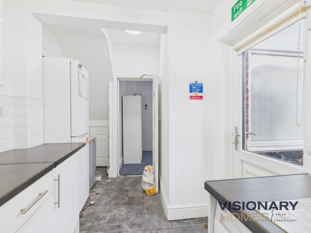 CAM03522G0-PR0219-STILL024