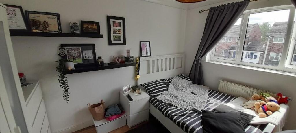 bed 2 55 boleyn.jpg