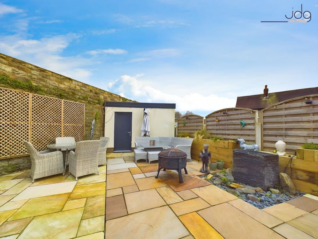 Patio seating with fountain