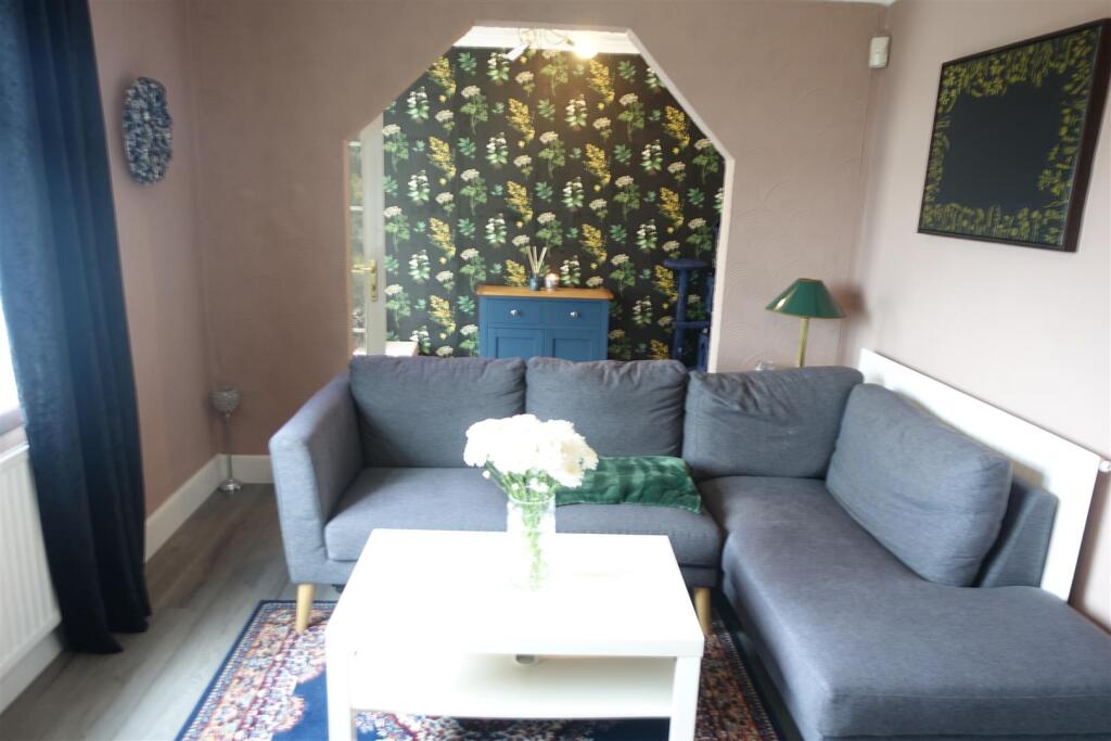Lounge 2.JPG