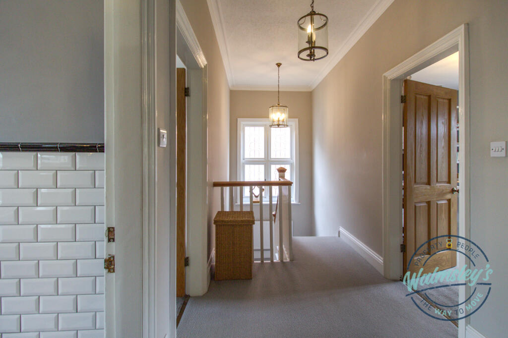 Impressive 1st floor landing with Airing Cupboard