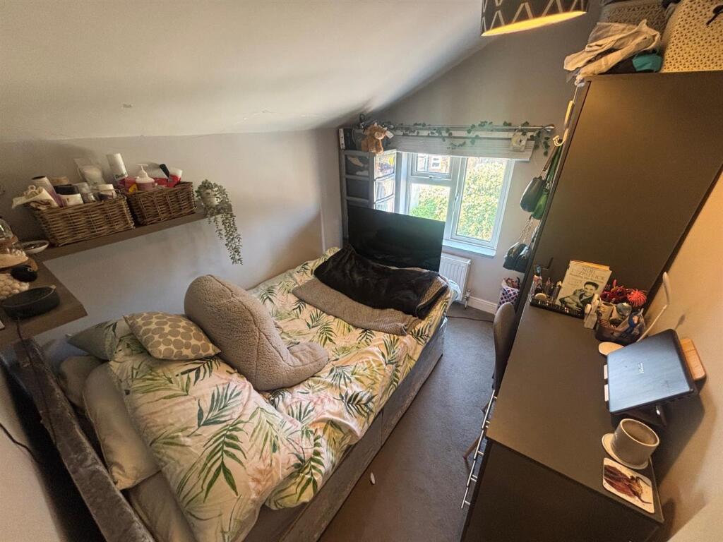 Bedroom 2 5 Swan Rd.jpg