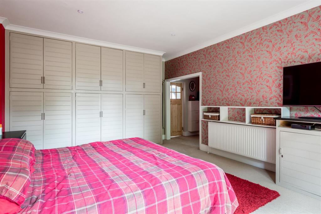 Principal bedroom