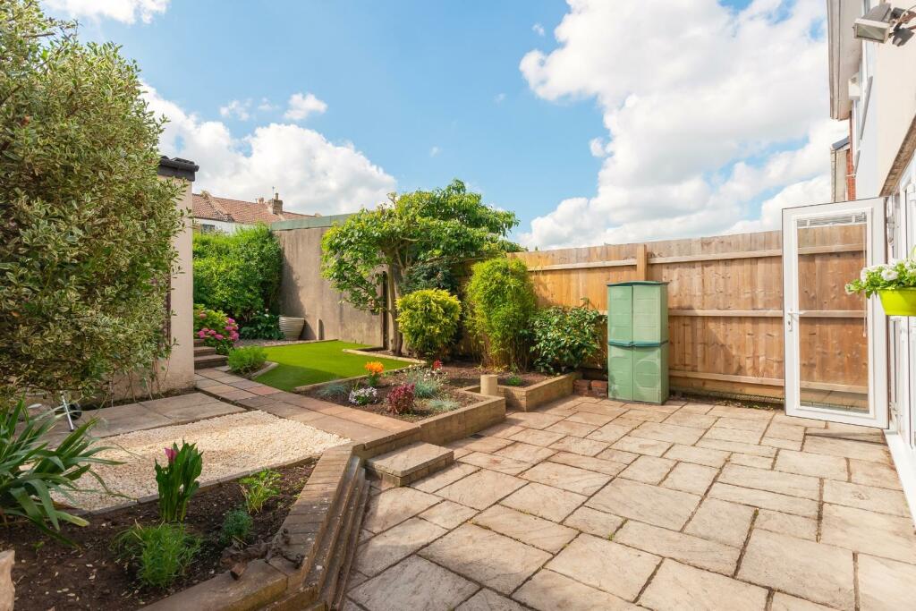 2H8RBN - External I.jpg