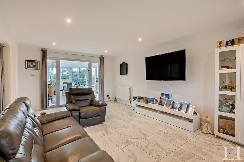 WM-8636330-interi...