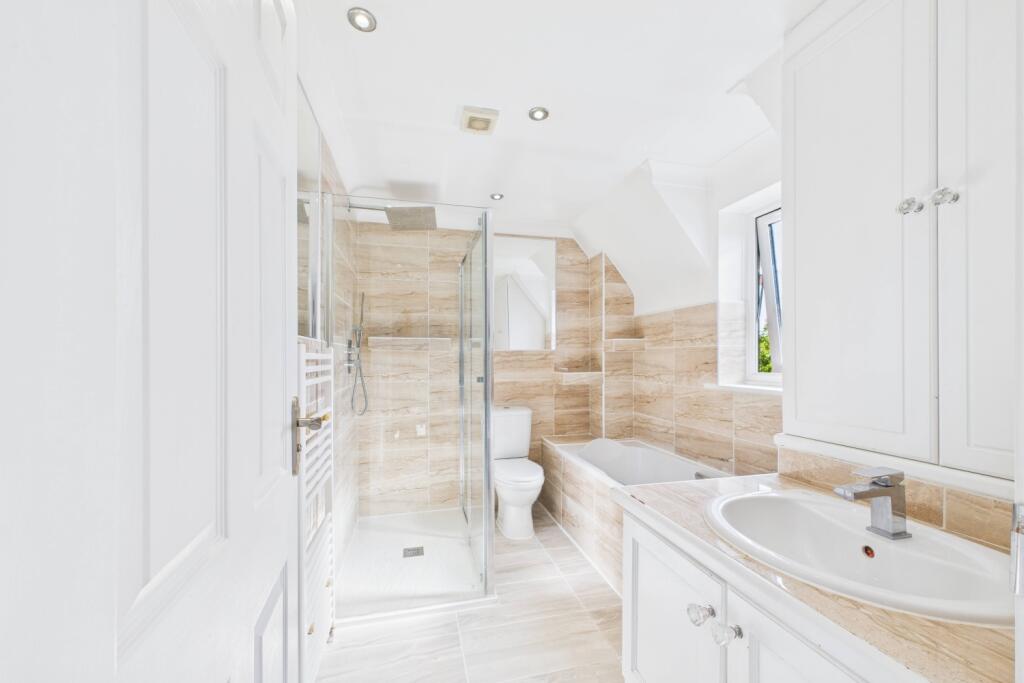EweMove Spalding - Chamomile Way - Bathroom