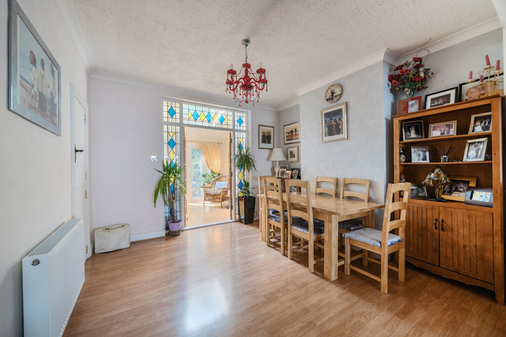 1302179-5-683ddc4...