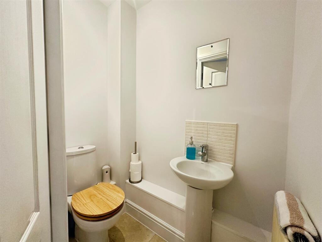 b56d19a9--4F49-AA24-2319E6611425-20060-000005DE90F